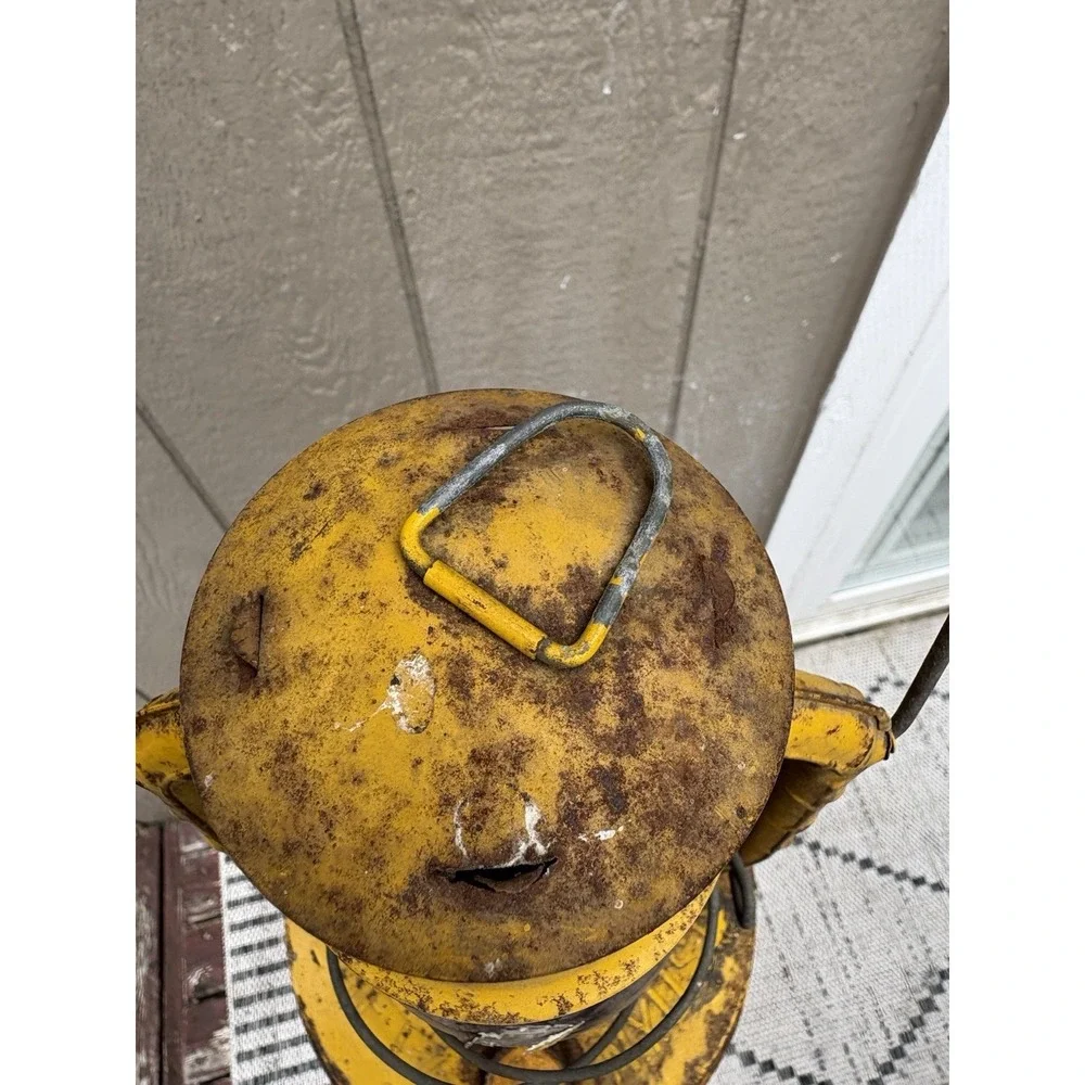 Antique Deitz No. 100 MLPS Kerosene Lantern Stolen from New York Red Globe‎